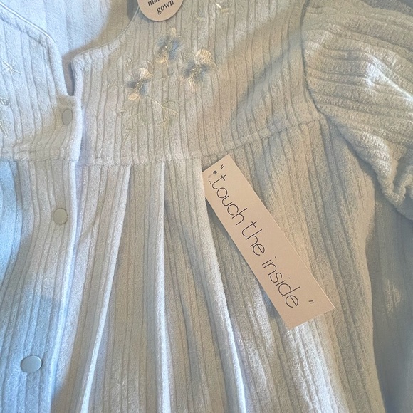 Miss Elaine Night Gown/Matching Robe - Picture 11 of 15